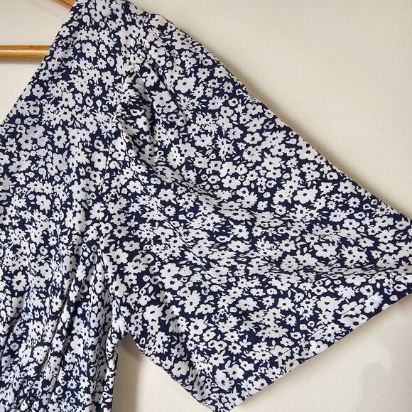 EUC OLD NAVY FLORAL V NECK SOFT JUMPSUIT SIZE SMALL - Picture 6 of 16